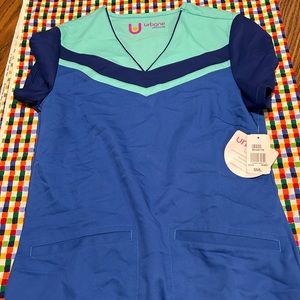 NWT Urbane scrub top SML